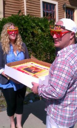 Anti-Warren Cake : GOPers were foiled in their attempt to corner the candidate at Cedar Grove Gardens. Photo by Gintautas Dumcius