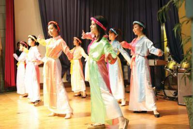 Tet in Boston: A traditional dance performance by Northeastern University VSA Dance Troupe was part of last year’s Tet in Boston event. Photo courtesy Hoang Nguyen