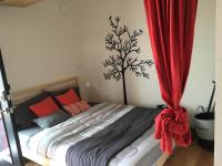 UHU bedroom
